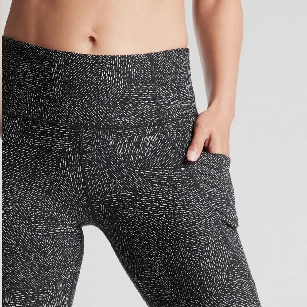 Athleta Salutation Stash Pocket Rainwater Tight leggings size small - Picture 4 of 10
